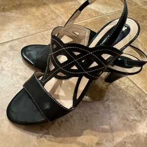 Naturalizer 9N black, gently worn